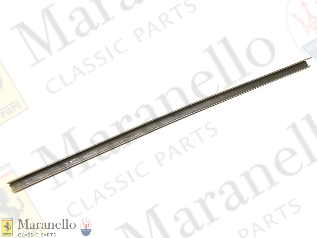 RH Front Screen Moulding