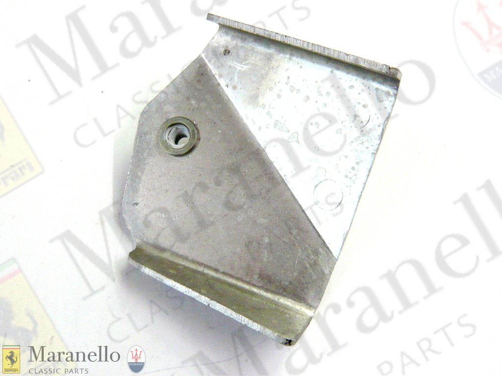 Central Windscreen Wiper Fastener Bracket